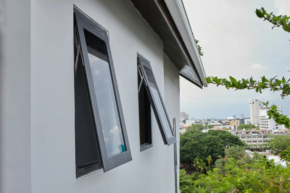 what is a casement window